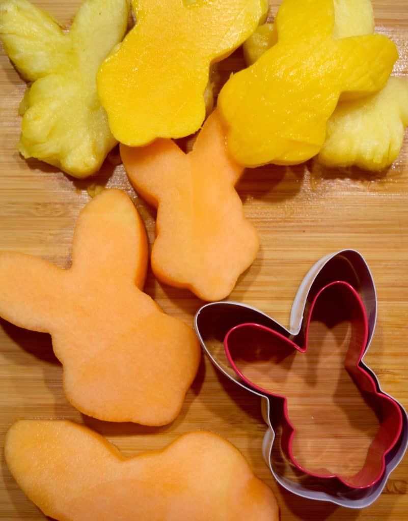 This is part recipe, part fun activity with your kiddo! Use bunny shaped cookie cutters to make a delicious and adorable fruit salad for spring or summer. 