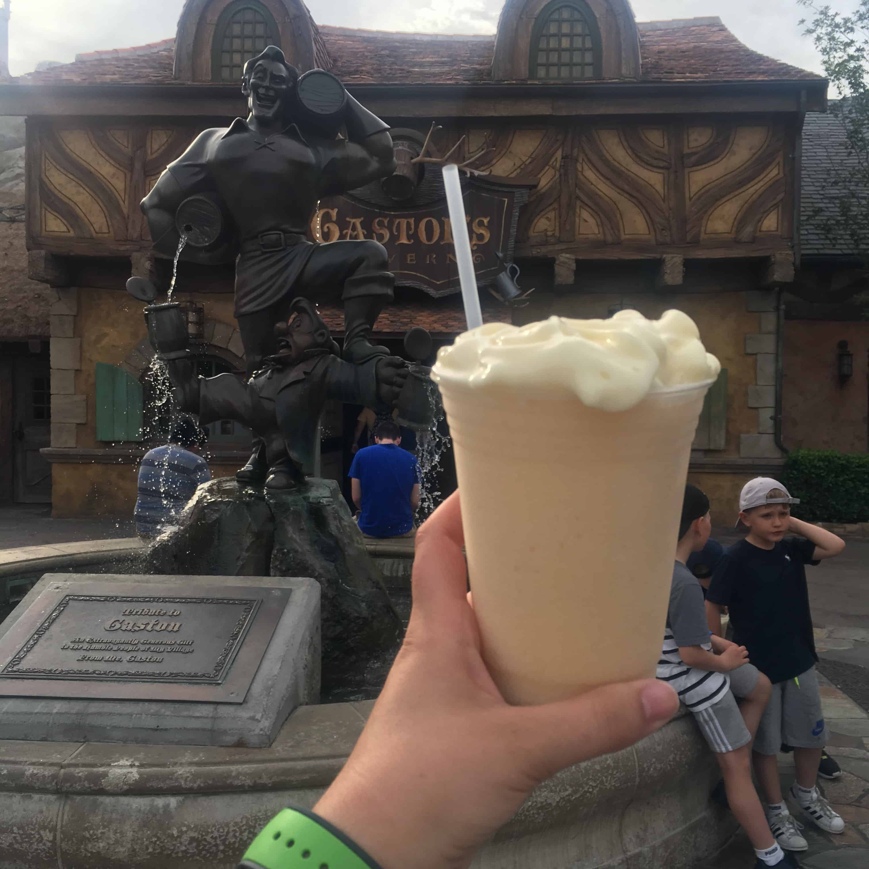 I love anything and everything at Disney World but these six snacks at the happiest place on Earth will definitely put a smile on your face! The Disney World snacks that made this list are the Dole Whip, beignets, LeFou’s Brew, Classic Poutine, Kakigori, and Candied Strawberries. 