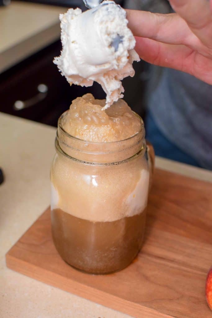 https://www.thebeardandthebaker.com/wp-content/uploads/2018/08/Peach-Velvet-Ice-Cream-Boozy-Root-Beer-Float-15-683x1024.jpg