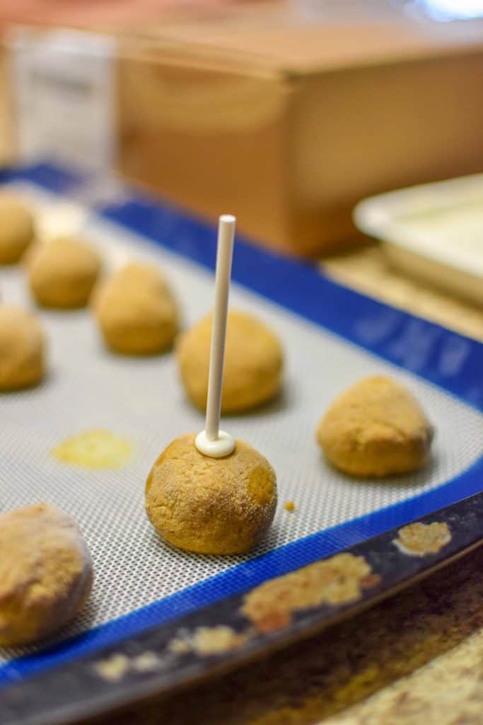 https://www.thebeardandthebaker.com/wp-content/uploads/2018/09/Pumpkin-Cake-Pops-Pumpkin-Week-36-683x1024.jpg