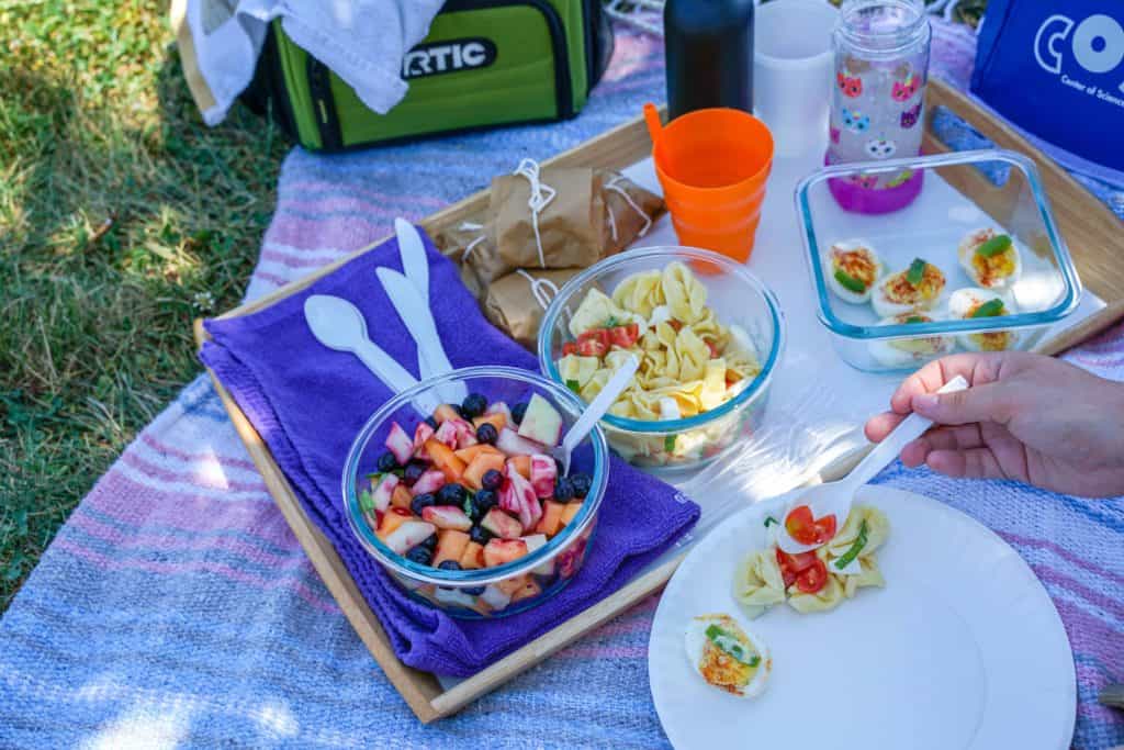 We love a good outdoor picnic and luckily we have some amazing spots in Columbus, Ohio! We are sharing the best picnic menu for your outdoor adventure. 