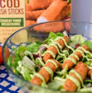 Fish-Stick-Salad-Avocado-Crema