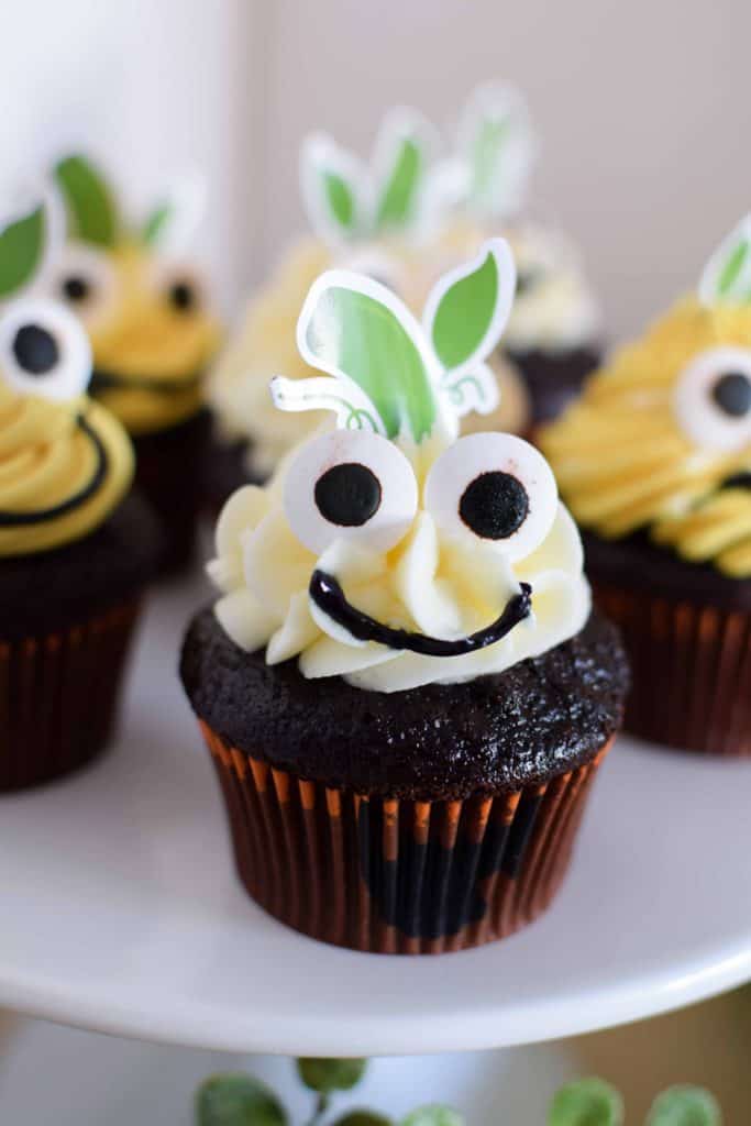 Pumpkin Patch Cupcakes | Super Moist Chocolate Cupcakes | Easy Buttercream Icing Decoration