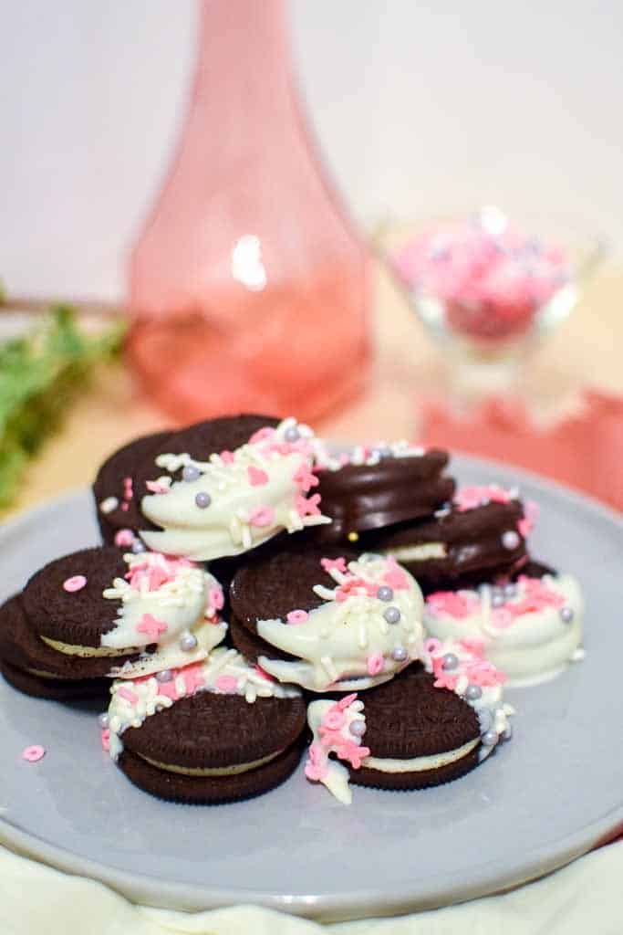 Box of 9 Heart Sprinkled Chocolate Dipped Oreos with V-day Icing decals