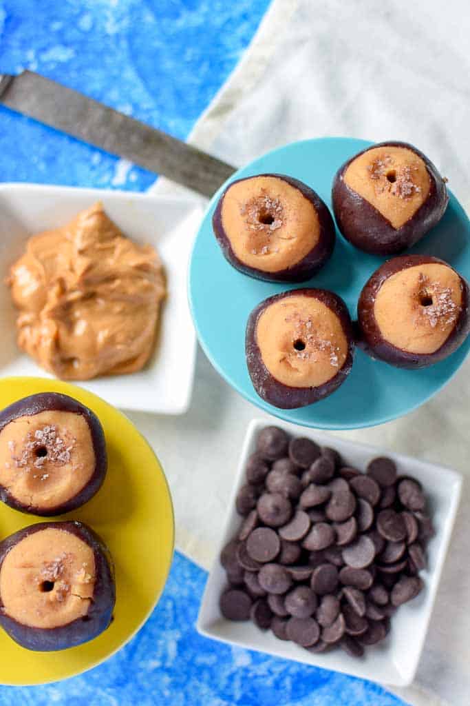 These peanut butter and chocolate candies aka buckeyes are even more delicious with a secret ingredient... coffee! Buckeyes make a wonderful gift for friends and family. The buckeye recipe is really easy to make and just has a few ingredients! 