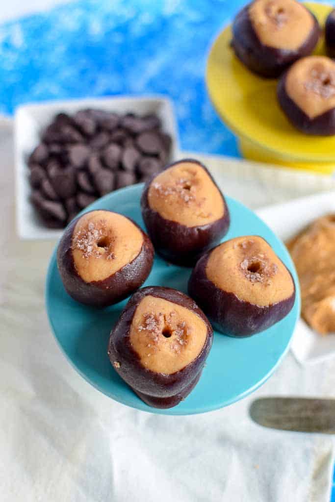 These peanut butter and chocolate candies aka buckeyes are even more delicious with a secret ingredient... coffee! Buckeyes make a wonderful gift for friends and family. The buckeye recipe is really easy to make and just has a few ingredients! 