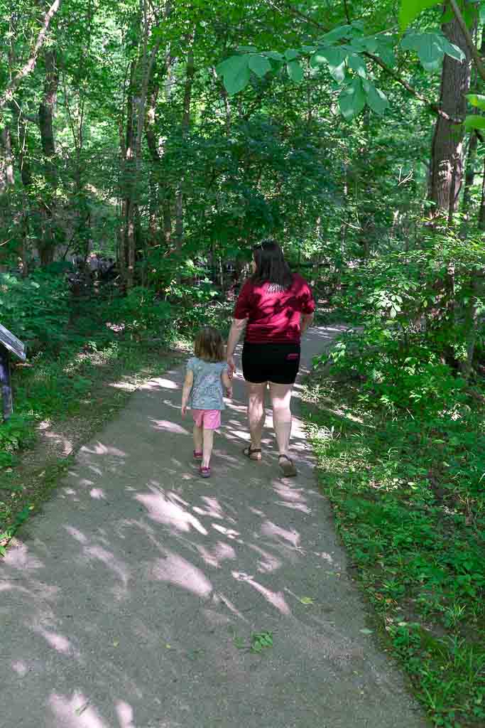 We love our Metro Parks in Columbus! Each has something beautiful and unique to offer. Inniswood Metro Park in Westerville is full of gorgeous trails, flowers, and an awesome kids area. Here are 5 fun spots you can't miss. 