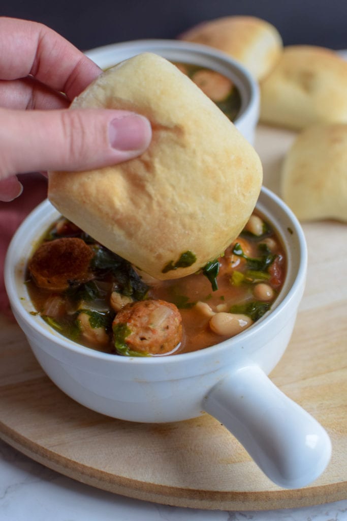 This super simple white bean stew is incredible easy to make and so flavorful with the fresh herbs and hatch chile chicken sausage. Delicious! Serve with fresh rolls or crusty sourdough bread for the ultimate meal. 