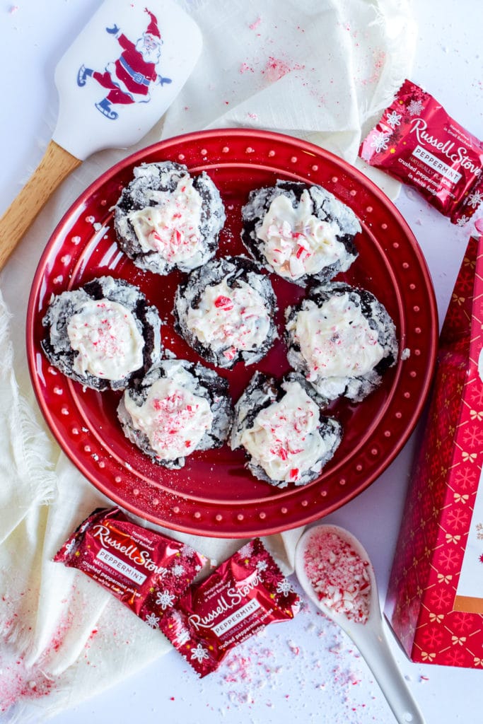 Chocolate crinkle cookies are amazing and all, but adding melted peppermint white fudge and crushed peppermint takes them to the NEXT LEVEL. Make sure you add these simple peppermint mocha crinkle cookies to your Christmas cookie table this year.