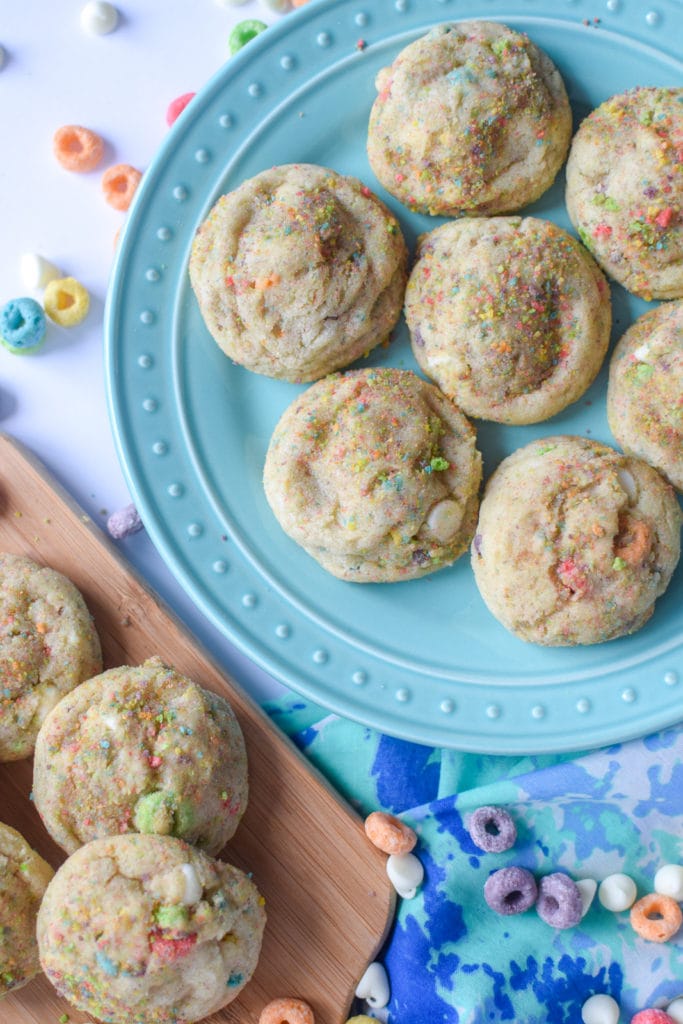 Fruit Loops and white chocolate cookies on a blue plate.