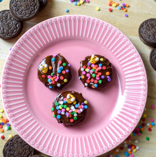 This three ingredient dessert is so simple and so delicious! All you need is Oreos, chocolate chips, and festive sprinkles. You can decorate them for holidays like Easter, Valentine's Day, birthdays, or just because!